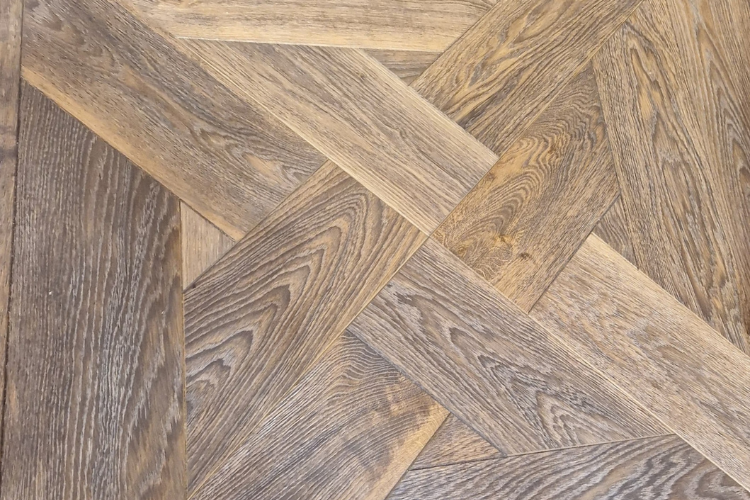 flooring intertwined pattern
